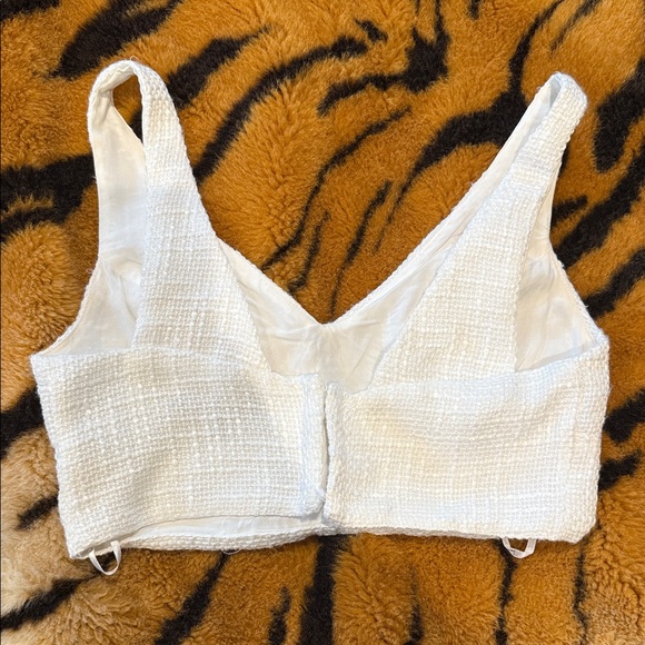Lulu's Ivory Textured V-Neck Crop Top - Picture 4 of 4